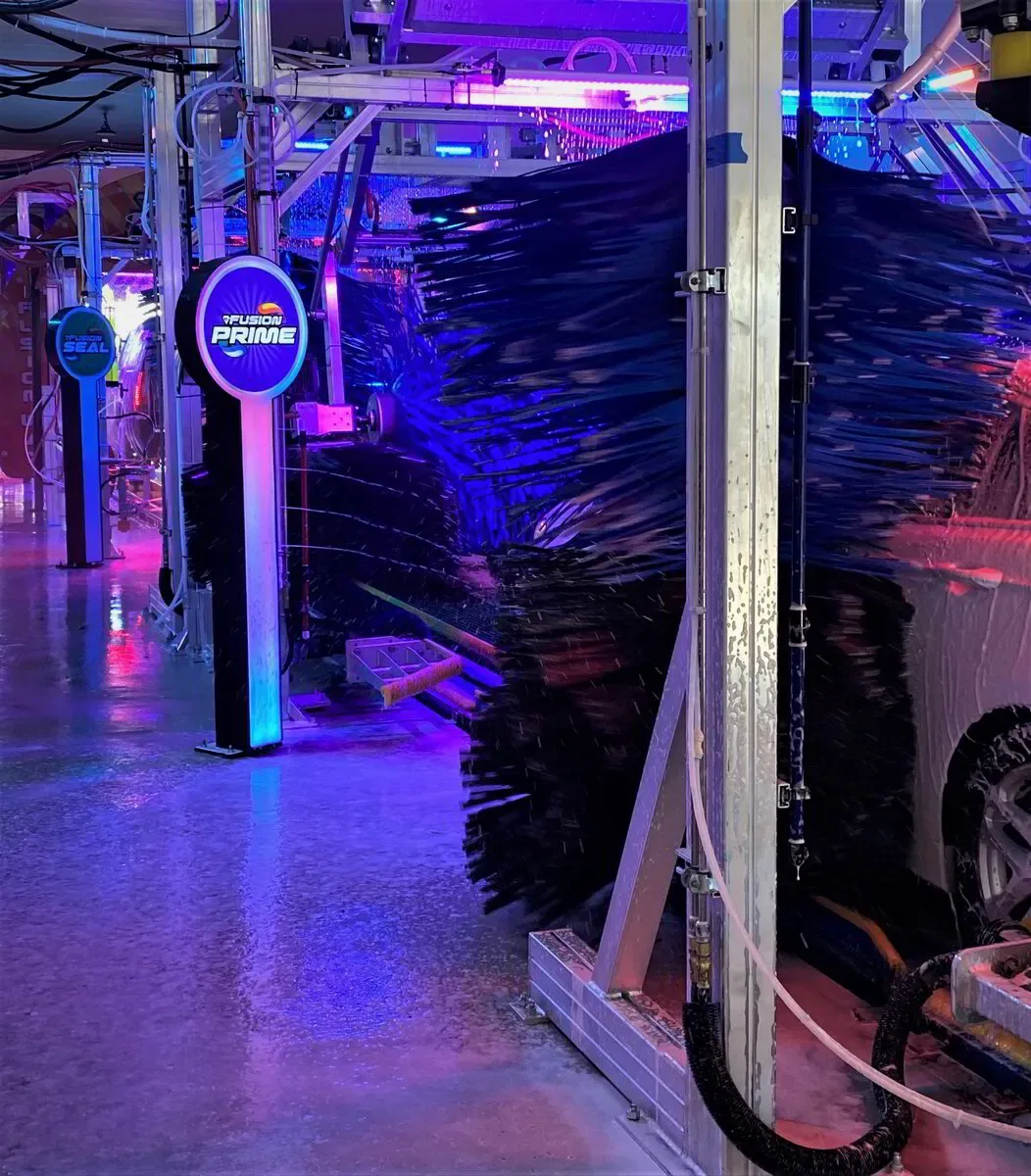 Wash brushes and lights inside the tunnel
