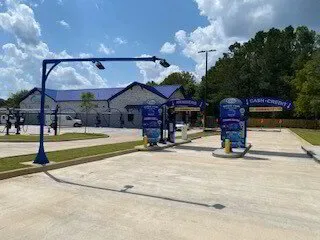 Covered free vacuum stations
